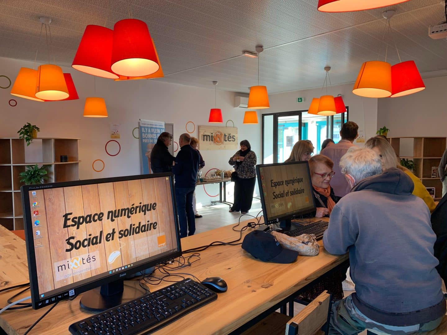 Cyber café social et solidaire