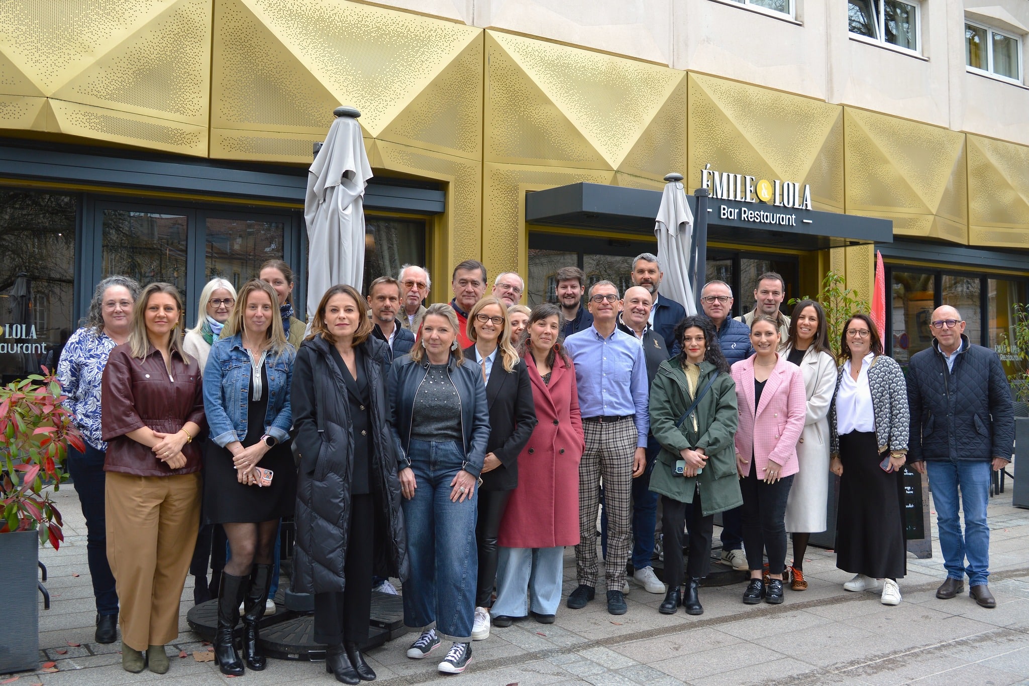 De nouvelles auditions auprès de nouveaux mécènes